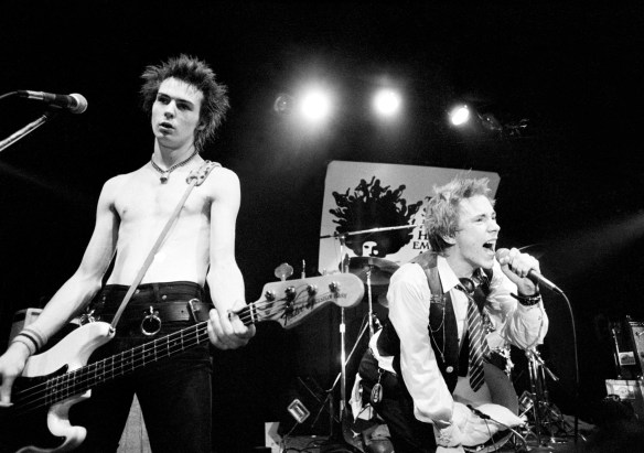 05 Jan 1978, Atlanta, Georgia, USA --- Bassist Sid Vicious and singer Johnny Rotten perform during the Sex Pistols' United States debut in Atlanta. --- Image by © Bettmann/CORBIS